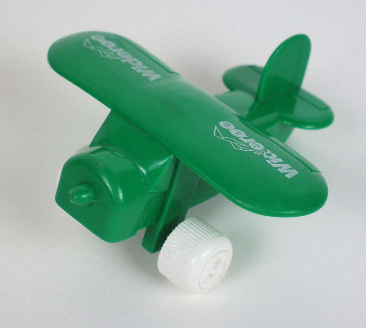 Grønt lekefly i plast.