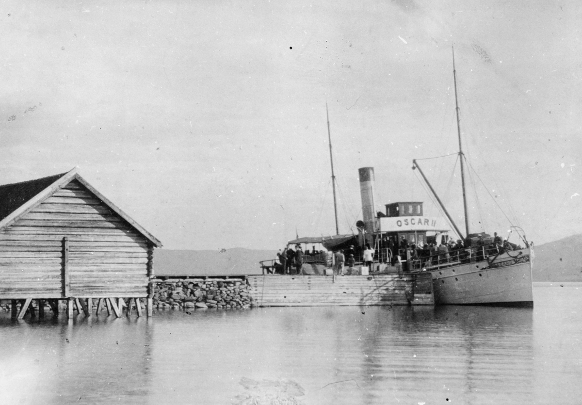 transport båt, eksteriør, Randsfjorden,  Oscar II ved Hov Brygge, passasjerer