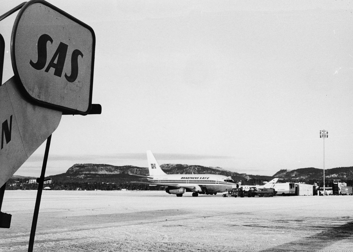 transport, fly, Oslo Lufthavn, på bakken