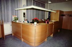 interiør, skranke, resepsjonister