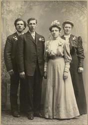 Antagelig bryllupsbilde. Personer ukjent.