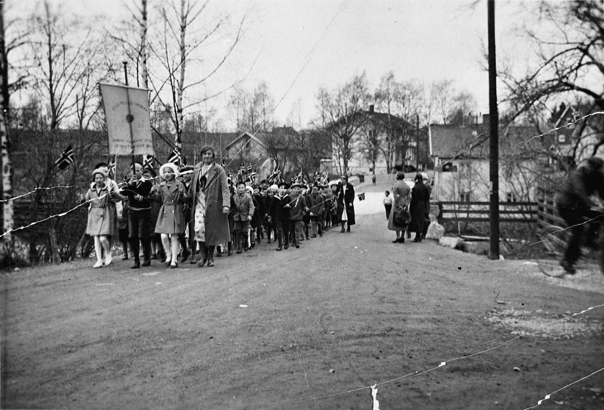 17. maitog på Eidsvoll Verk. - Akershusbasen / DigitaltMuseum