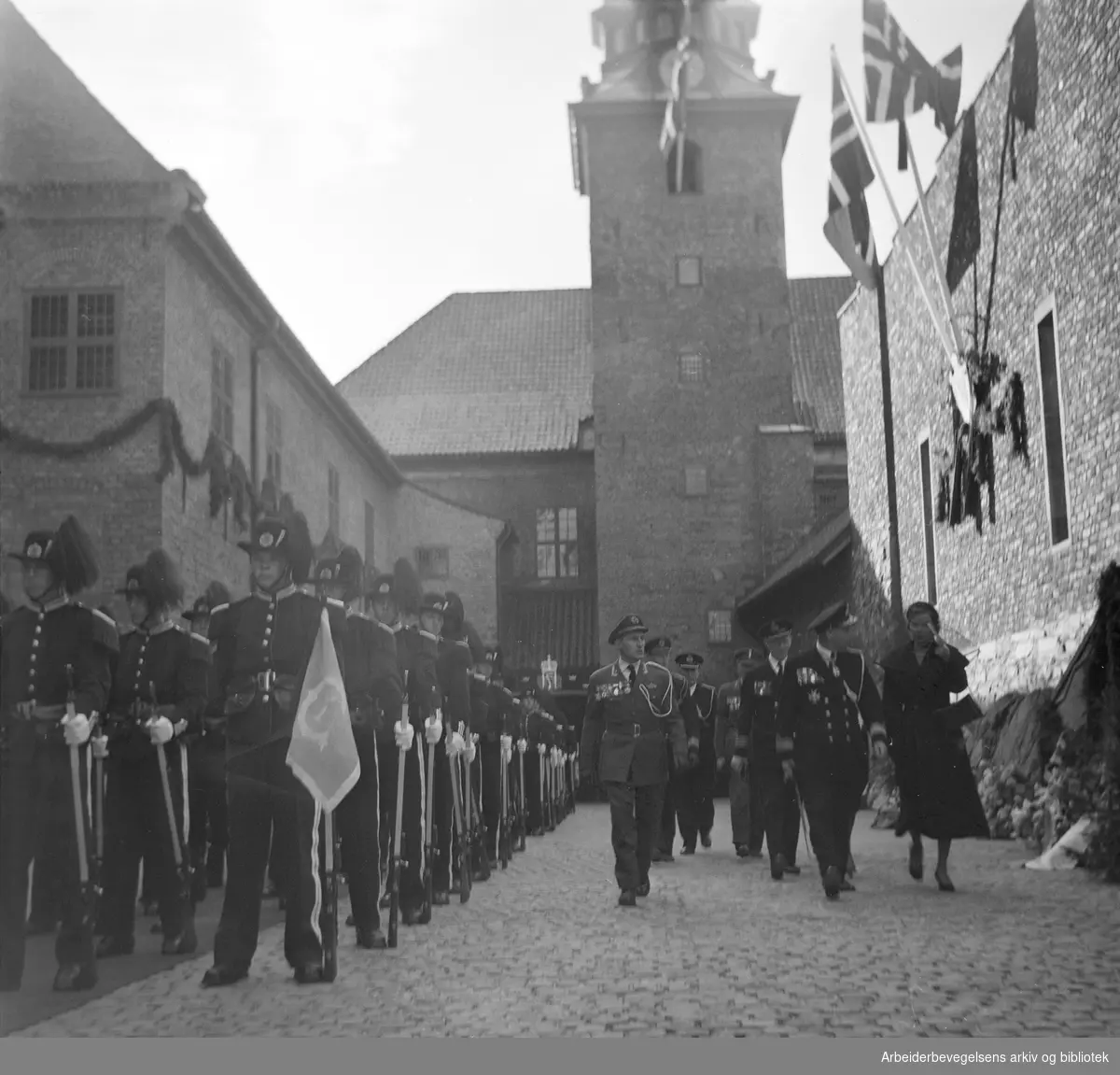 Kong Haakon VIIs gravferd..Akershus festning,.oktober 1957