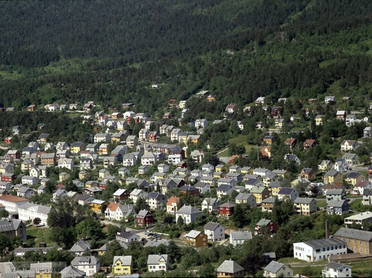 Molde gymnas med Adjunkt Dørumsgate bak, Svenskebyen ligger bak skolen opp mot Fagerlia, Romsdals Uldvarefabrik AS til høyre i bildet .Svenskebyen, Gymnas Fagerlia, Ullvarefab.