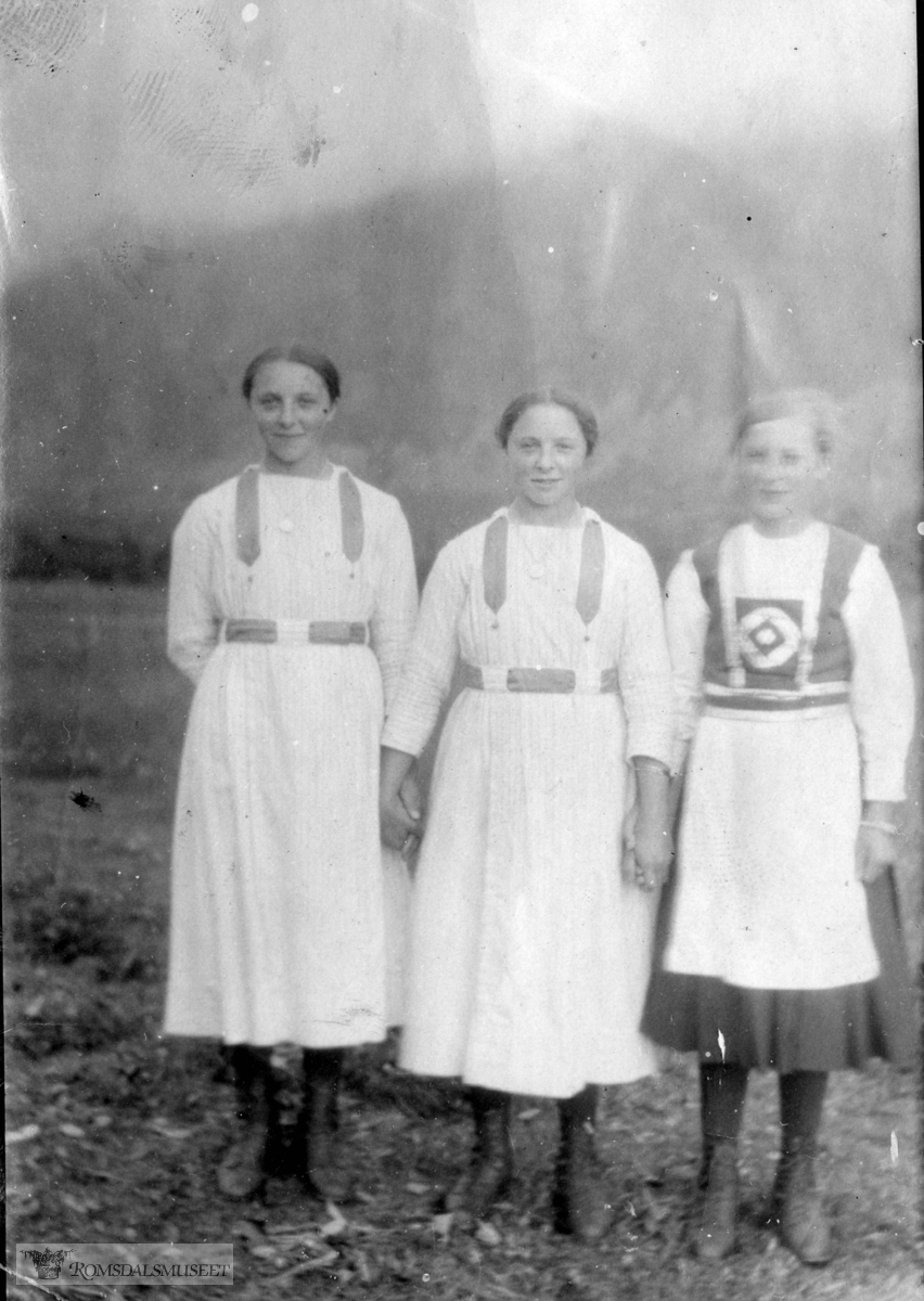 Tre søstre fra Akslahaugen
