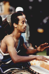 "Treet", med elever fra Nordic Black Theatres teaterskolen.K