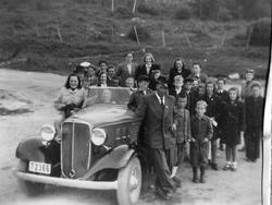 "Eide skole paa skoletur opp Trollstigen juni 1948. .Buick,1