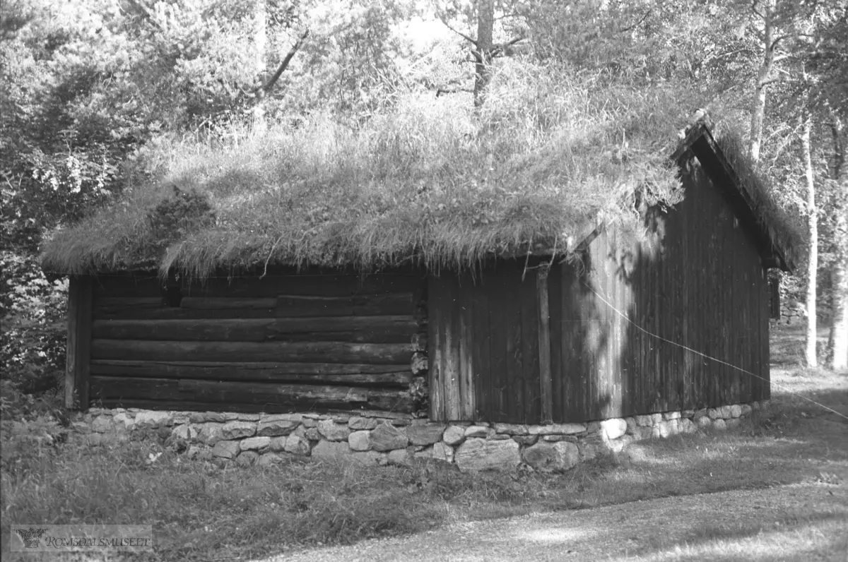 Eldhus fra øvre Frisvoll, Eidsbygda på Romsdalsmuseet..Tømmeret er dendrokronologisk datert til 1636-1937.