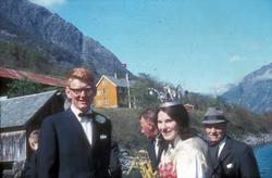 Dagrun og Bjørn Austigards bryllup. .Brudekronen er lånt fra