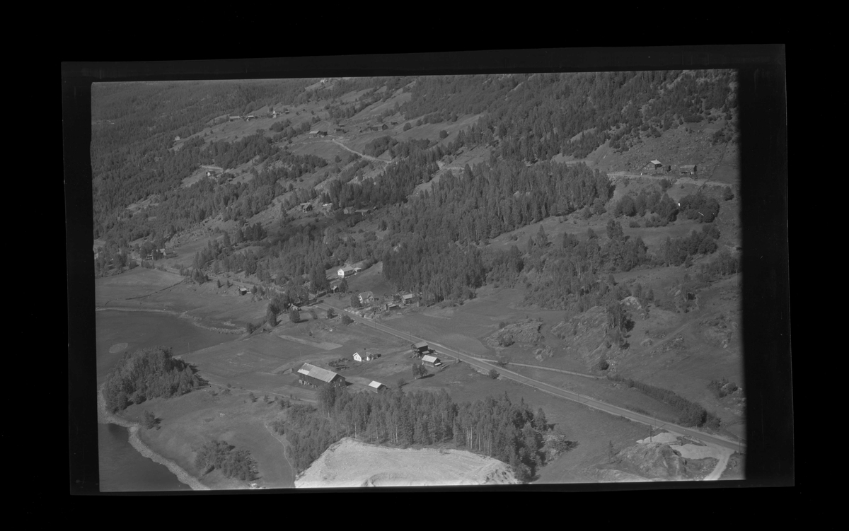 Flyfoto av Plassen, Elvhøy, Lund og Slette.