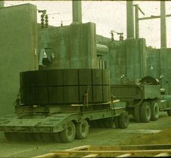 Oslo Lysverker. Transport av halvdel av  polhjulkrans frå Ho