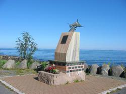 Uredd-monumentet nær grensen til Meløy