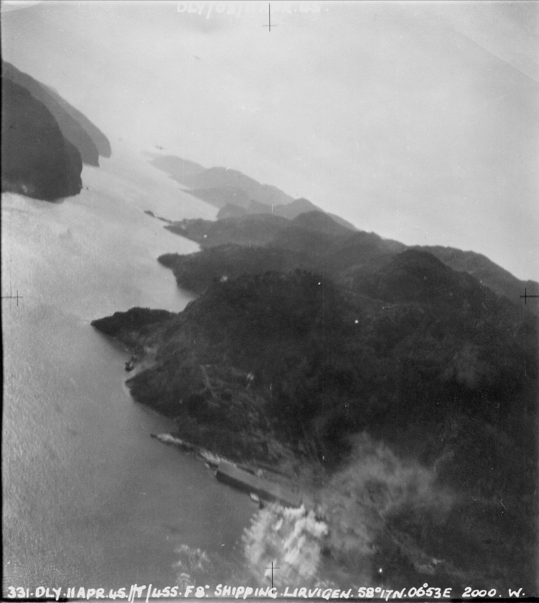 455 skvadronen angriper fiendtlige skip i en norsk fjord, 11. april 1945.