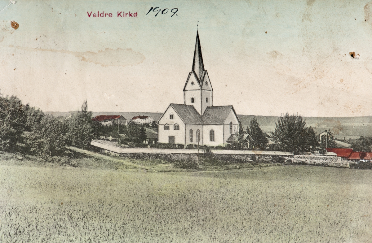 Eksteriør. Veldre kirke, Ringsaker. Håndkolorert postkort. N. K. nr. 504.