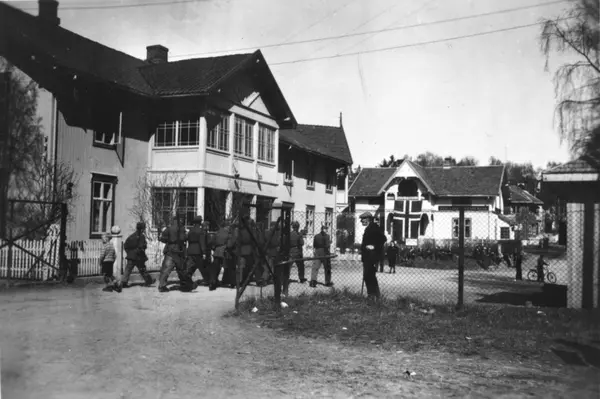 Moelv Sentrum, Fredsdagene Mai 1945. Et Skjeldent Syn Fra Maidagene ...