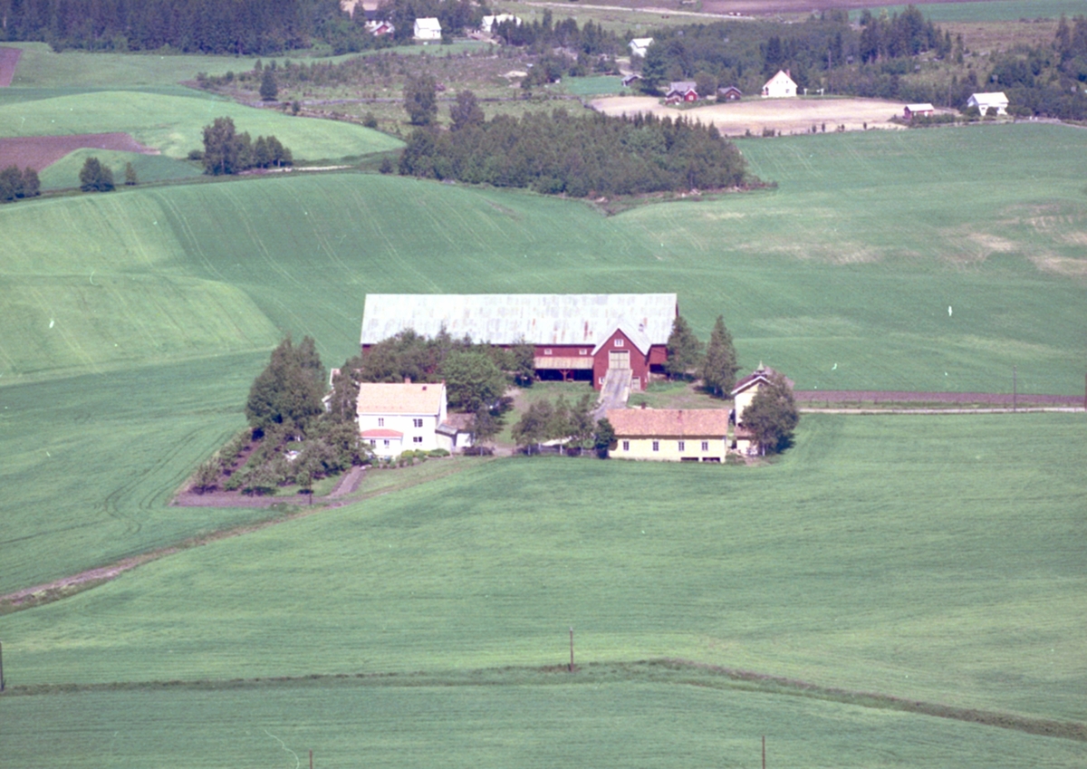 Flyfoto Stafseng gård i Løten. Stafseng (Gnr 0415-46/1). Brandsrudvegen 130-132