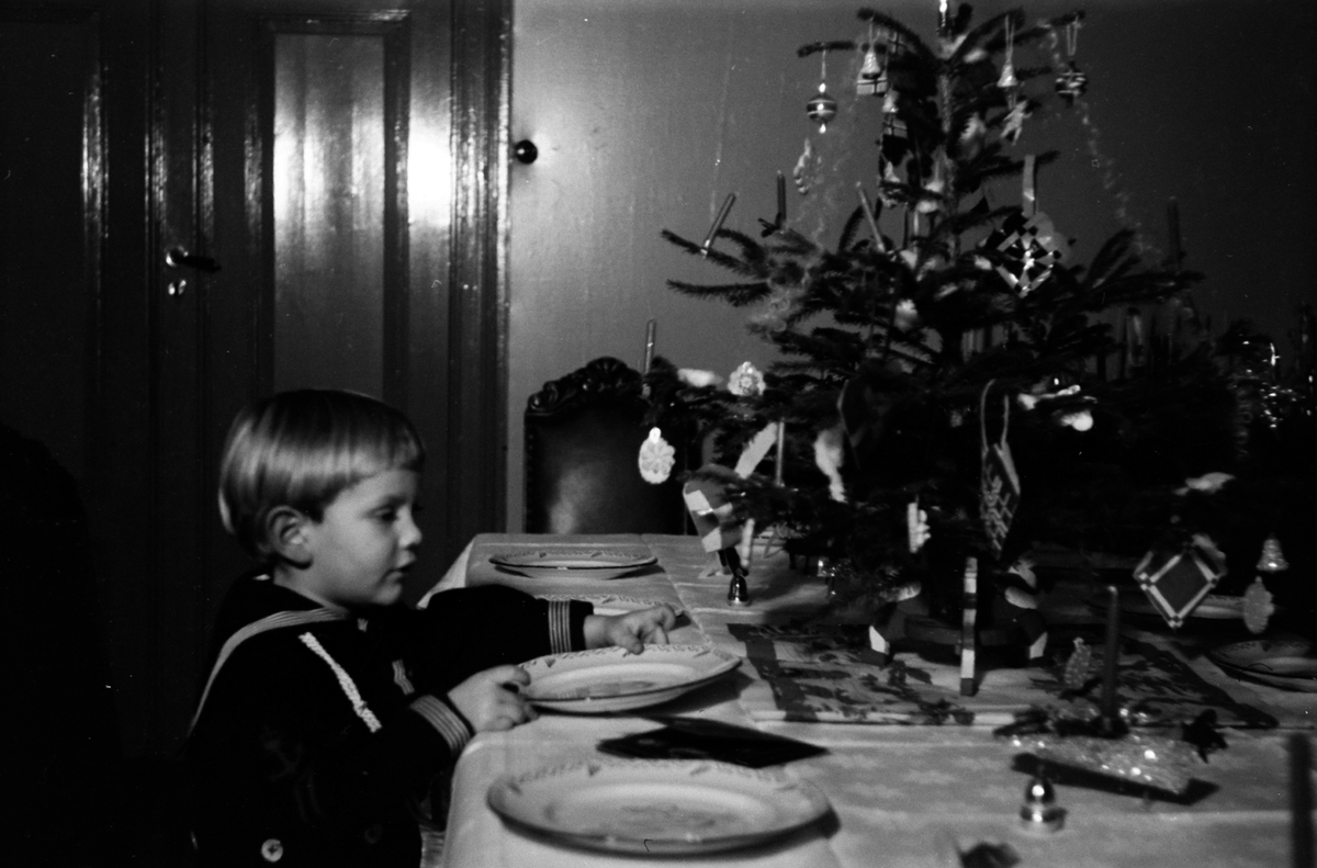 Odd Kjell Skjegstad, julemiddag, juletre, stearinlys.