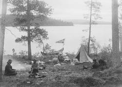 Leir ved Langvannet nær Kobbfoss i Pasvikdalen høsten 1898.