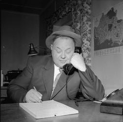 OSCAR "JEJA" GUNDERSEN. TAR I MOT SPORTRESULTATER PÅ TELEFON