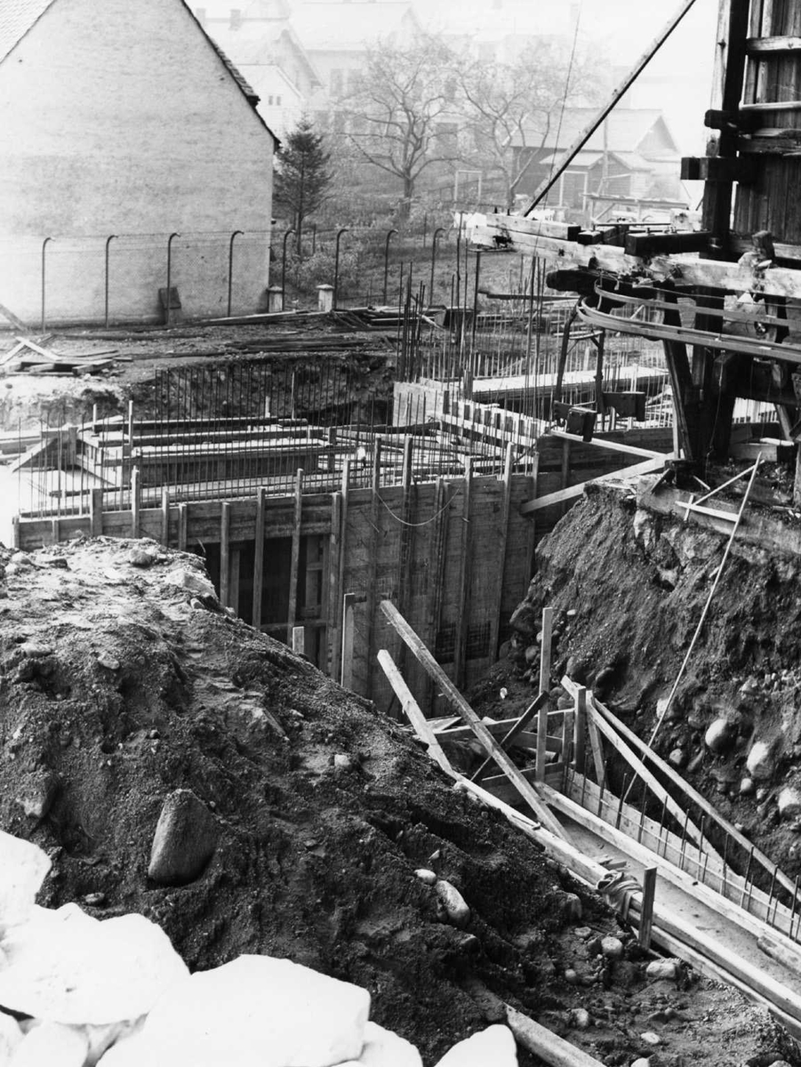 Bygging av Skalltaket ved Odda Smelteverk i 1955.