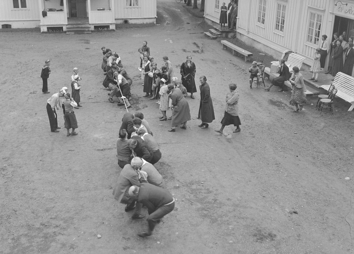 Falkangers personale med familier på tur til Brøttem i Klæbu