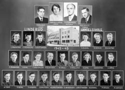 Stor gr: skoleelever, montasje, Linderud handelsskole, 1/2 å