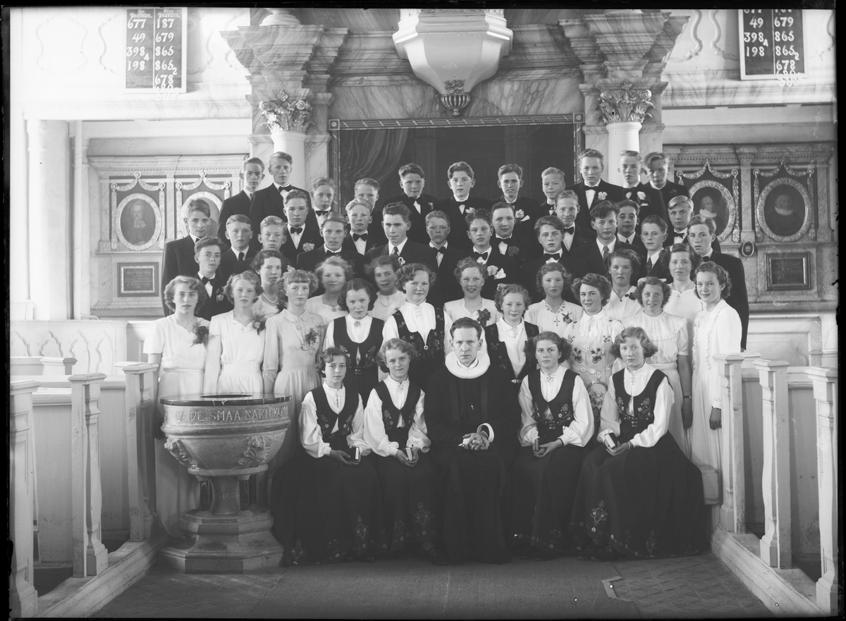 Konfirmanter i Røros kirke, 1951