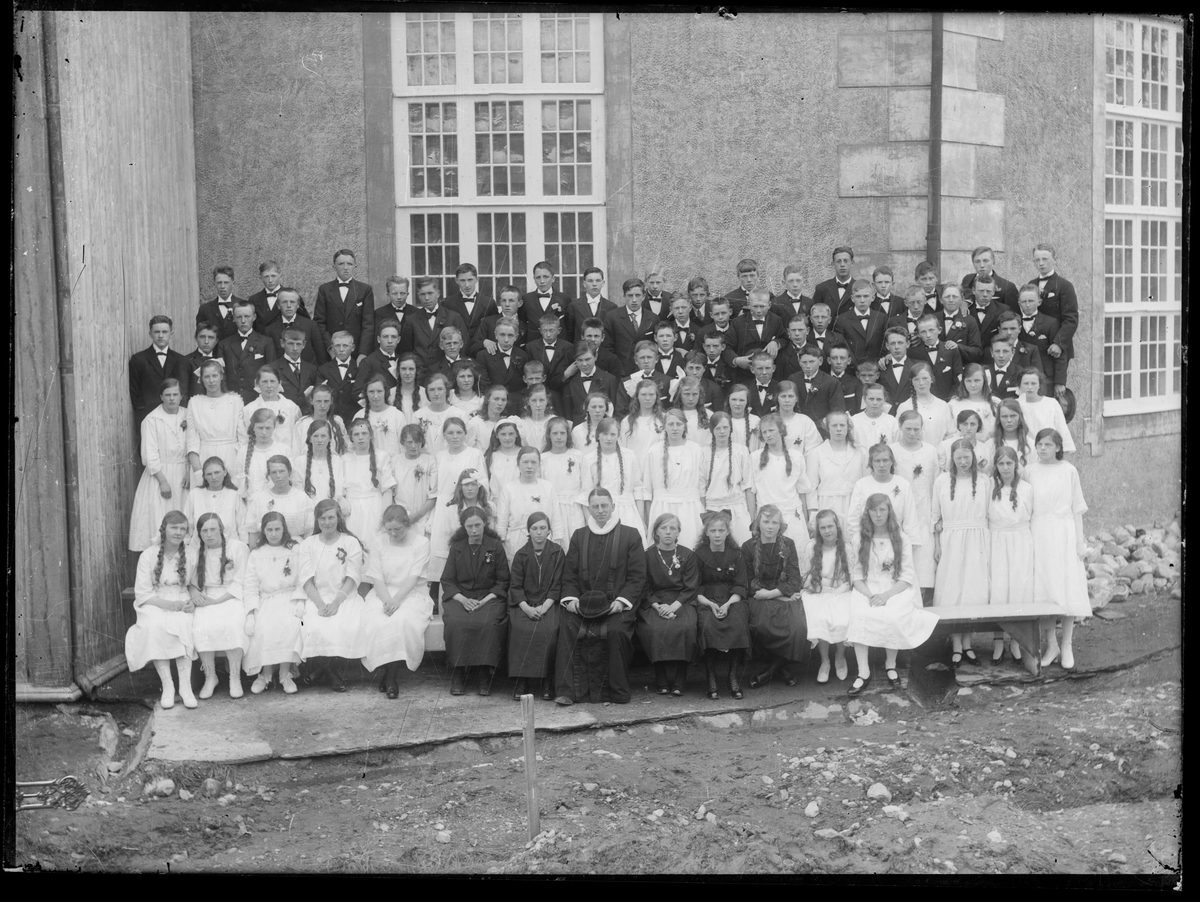Konfirmanter ved Røros kirke, 1923