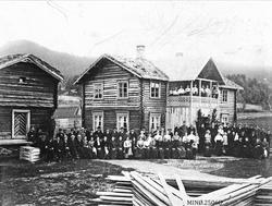 Gruppebilde. Feiring av søvbryllup for Anders og Marit, gift