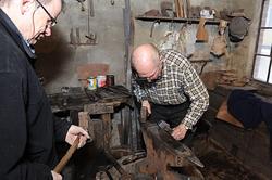 John Lystad (f. 1945) og Oddbjørn Knudsen (f. 1935) former m