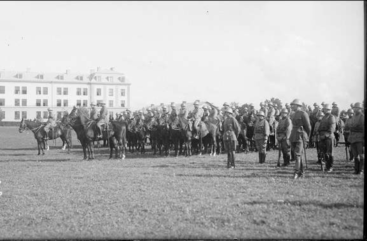 Regementsmötet 1931. Fältgudstjänst till häst på fältet söder om K 3 kasern vid  kamratföreningens besök.