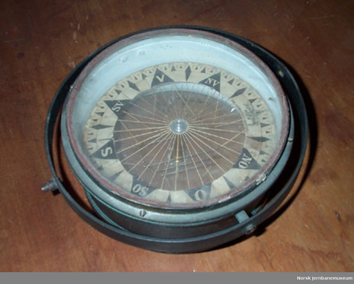 Kompass fra D/S Bægna