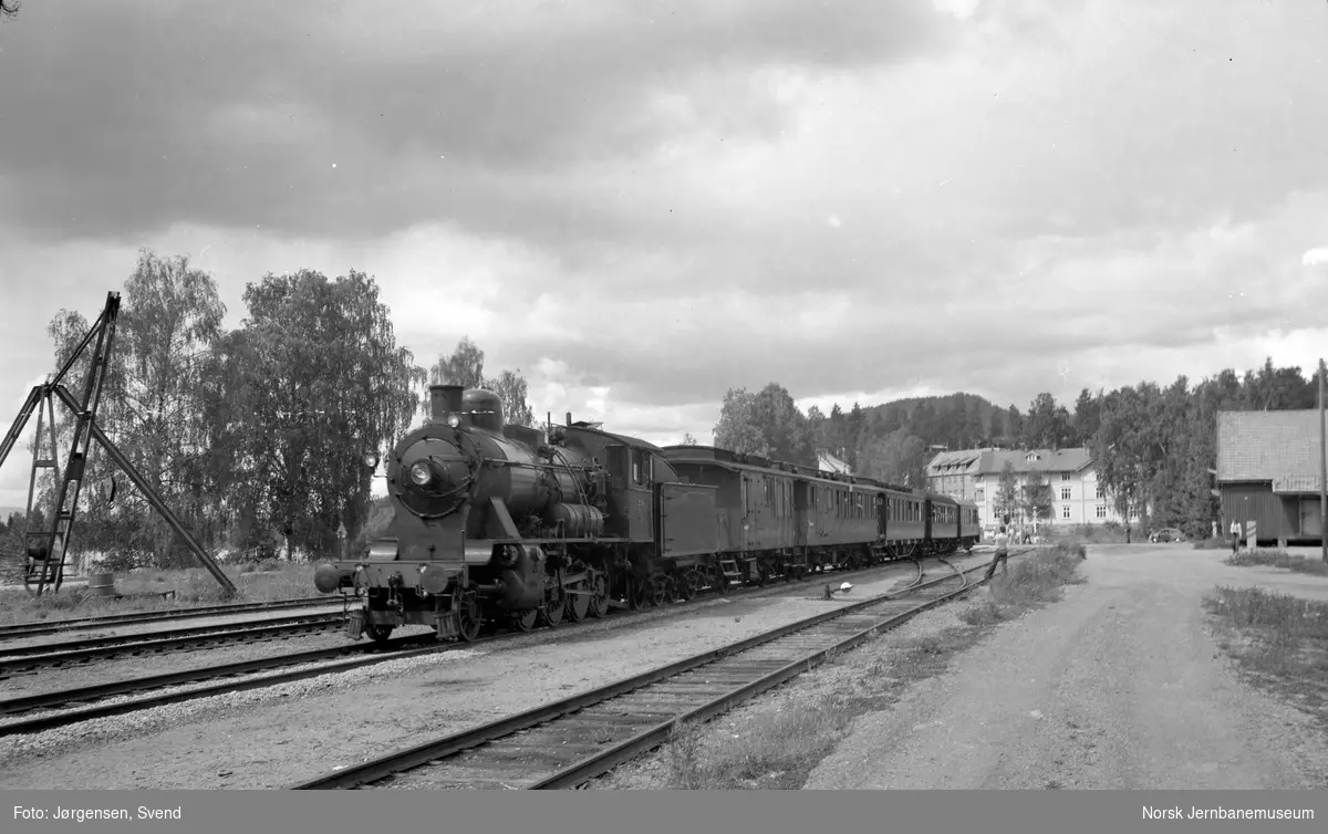 NSB damplok type 24b nr. 236 med NJK-tog på Solørbanen