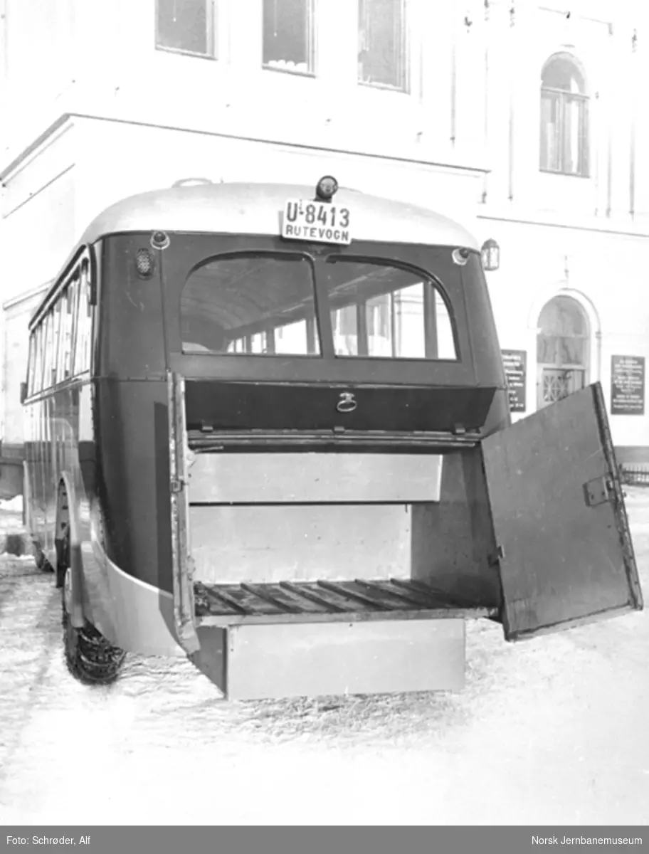 Diamond T-buss med karosseri fra Bjarne Bergs Karosserifabrikk i Trondheim til NSBs bilruter, Trondheim