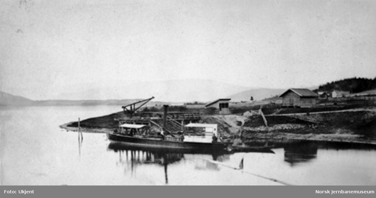Dampbåten "Haakon Adelsteen" ved Krøderen brygge