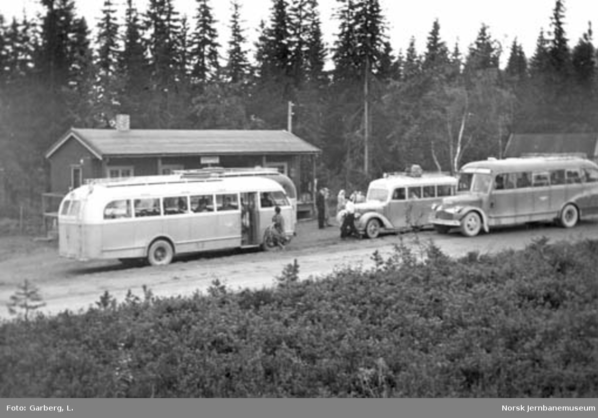 Busser fra Selburuten ved Tømra bilstasjon