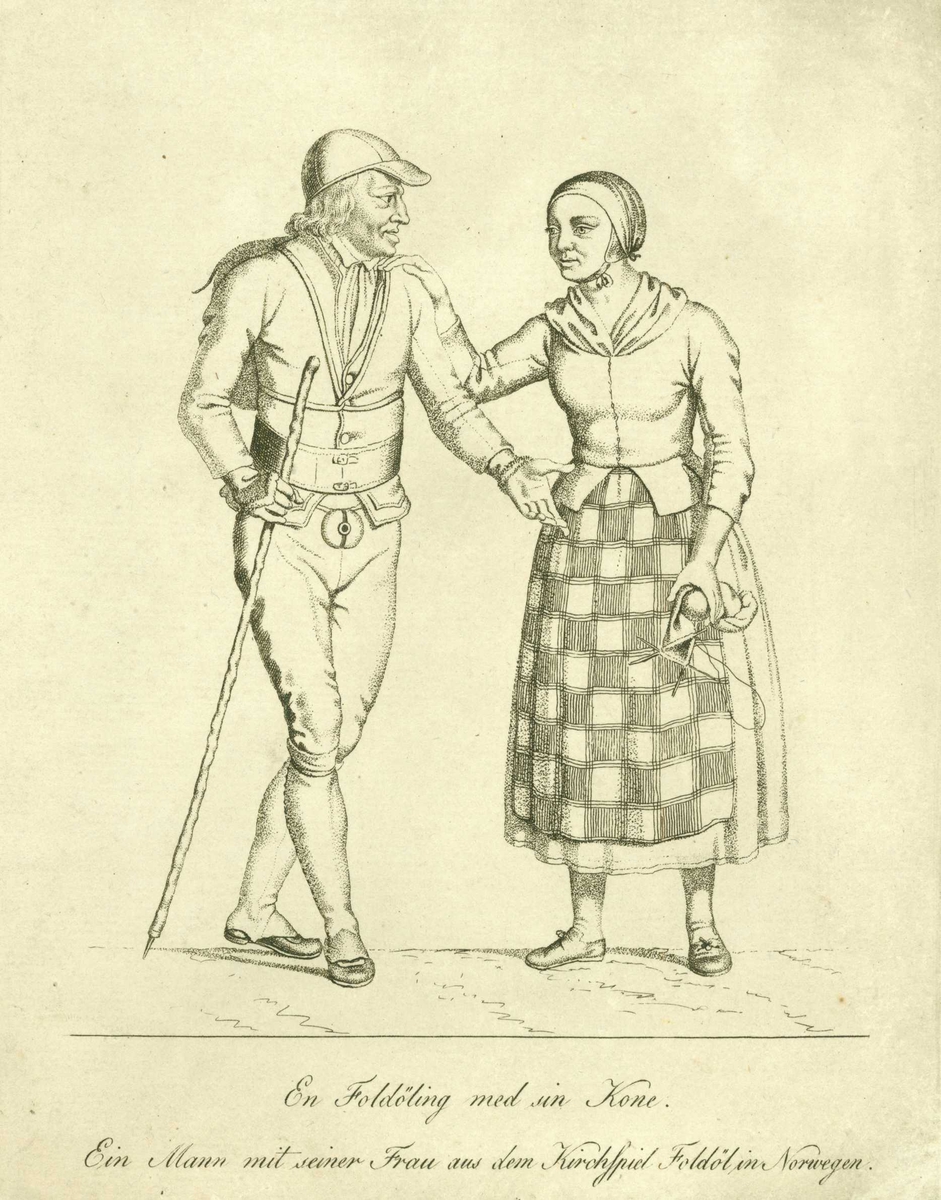 Mann og kone i folkedrakter fra Folldal, Hedmark, han med vandrestav i hånd, hun med strikketøy.