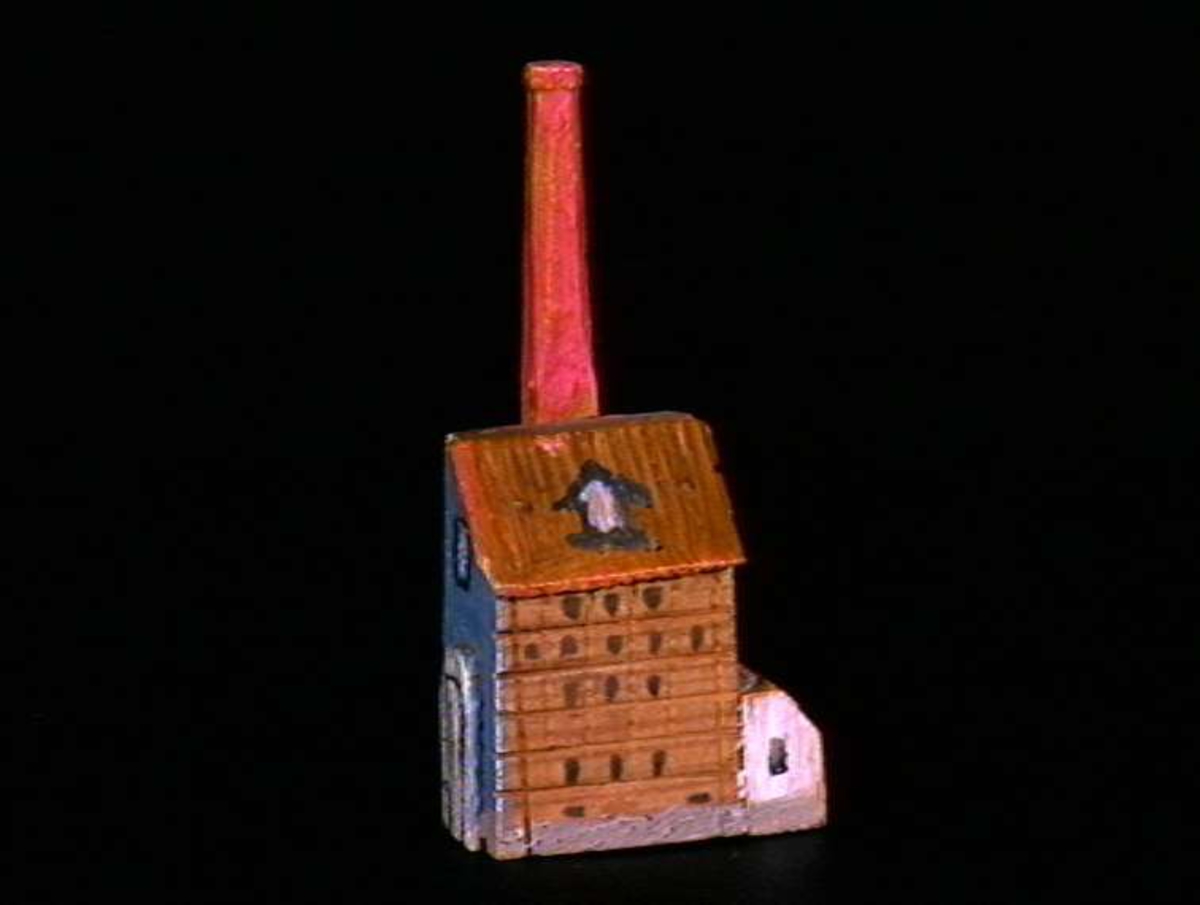 Sett med ca 200 leketøyhus laget av tre i forskjellige former og farger.