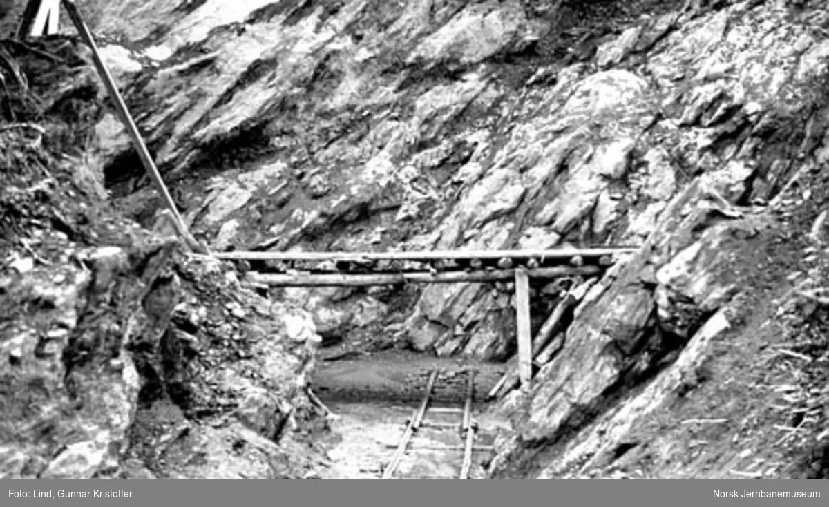 Nordlandsbaneanlegget : fundamentering av stikkrenne foran Vikan tunnel