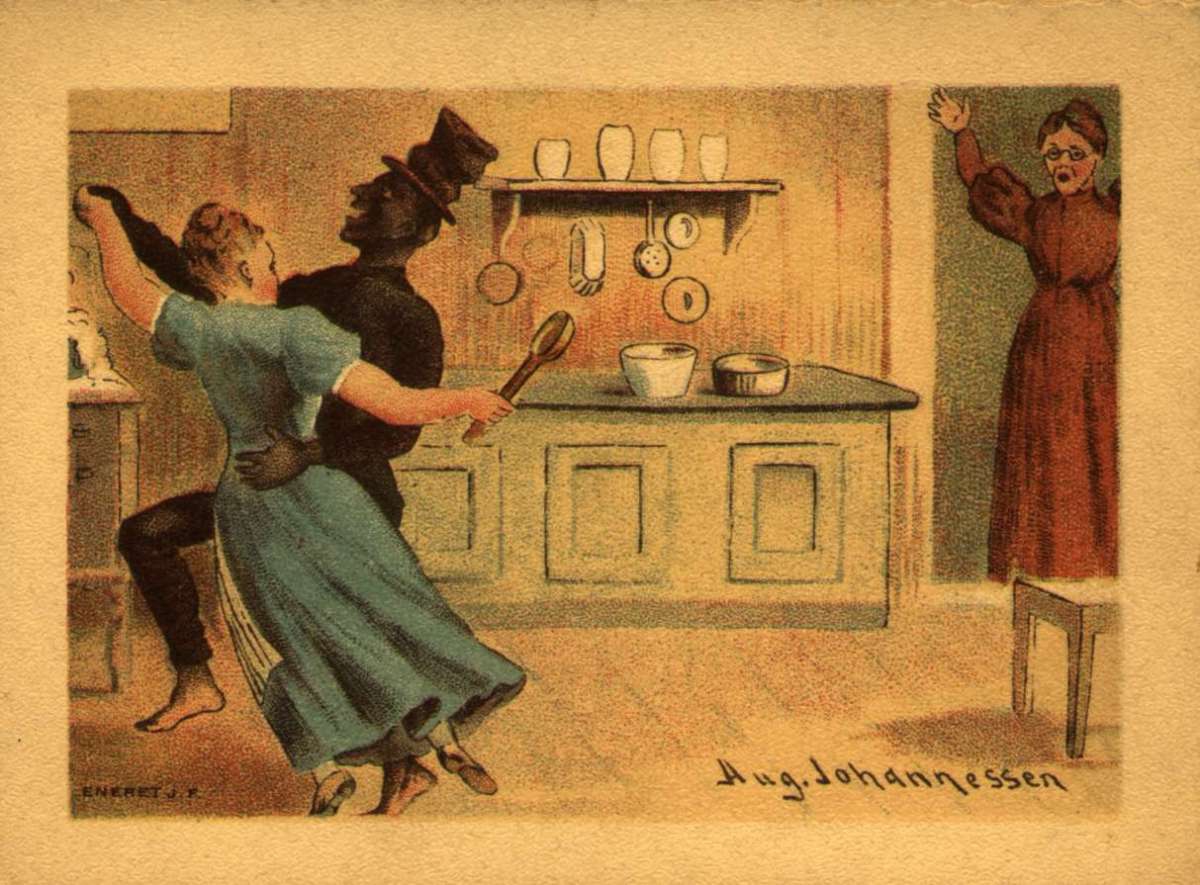 Postkort. Nyttårshilsen. Humoristisk tegning. Skorstensfeieren tar seg en svingom med kokka på kjøkkenet. Fruen står bestyrtet i døråpningen. Datert 1900.
