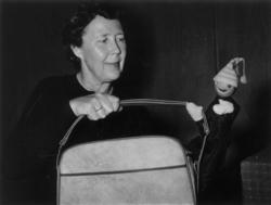 Kirsten Langbo underholder med dukketeater på Norsk Folkemus