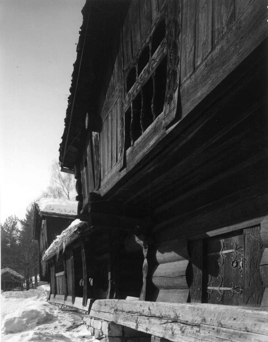 Loft fra Ose, Austad, Bygland. Fotografert i Setesdalstunet på Norsk folkemuseum av Sjur Fedje, mars 1969.
