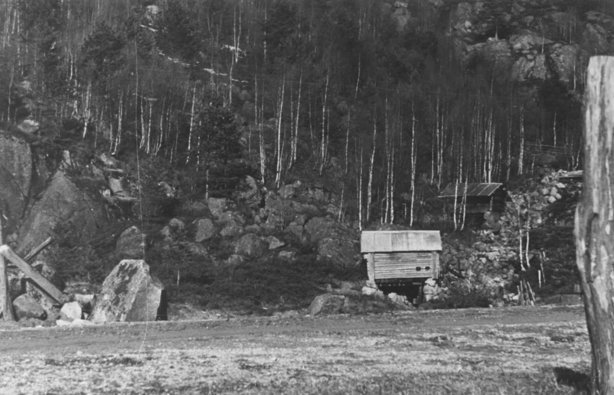 To gamle kvernhus i Åseral 1943.
