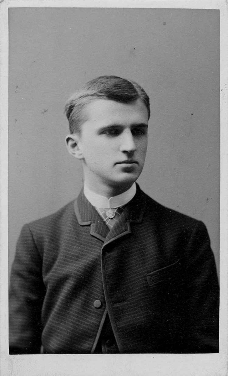 Portrett av Hans Aall som ung mann.