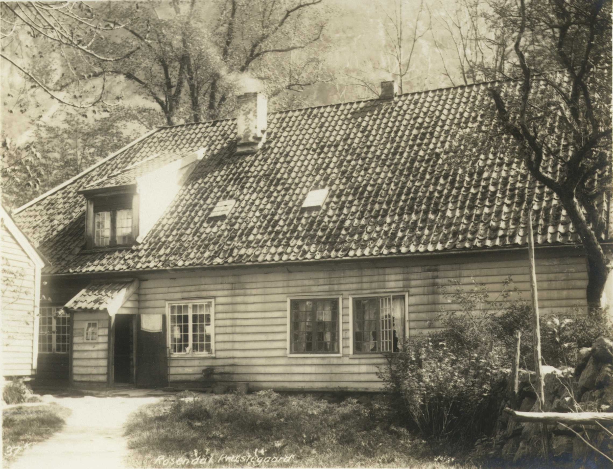 Prestegård, Baroniet Rosendal, Kvinnherad, Hordaland. Fotografert 1912.