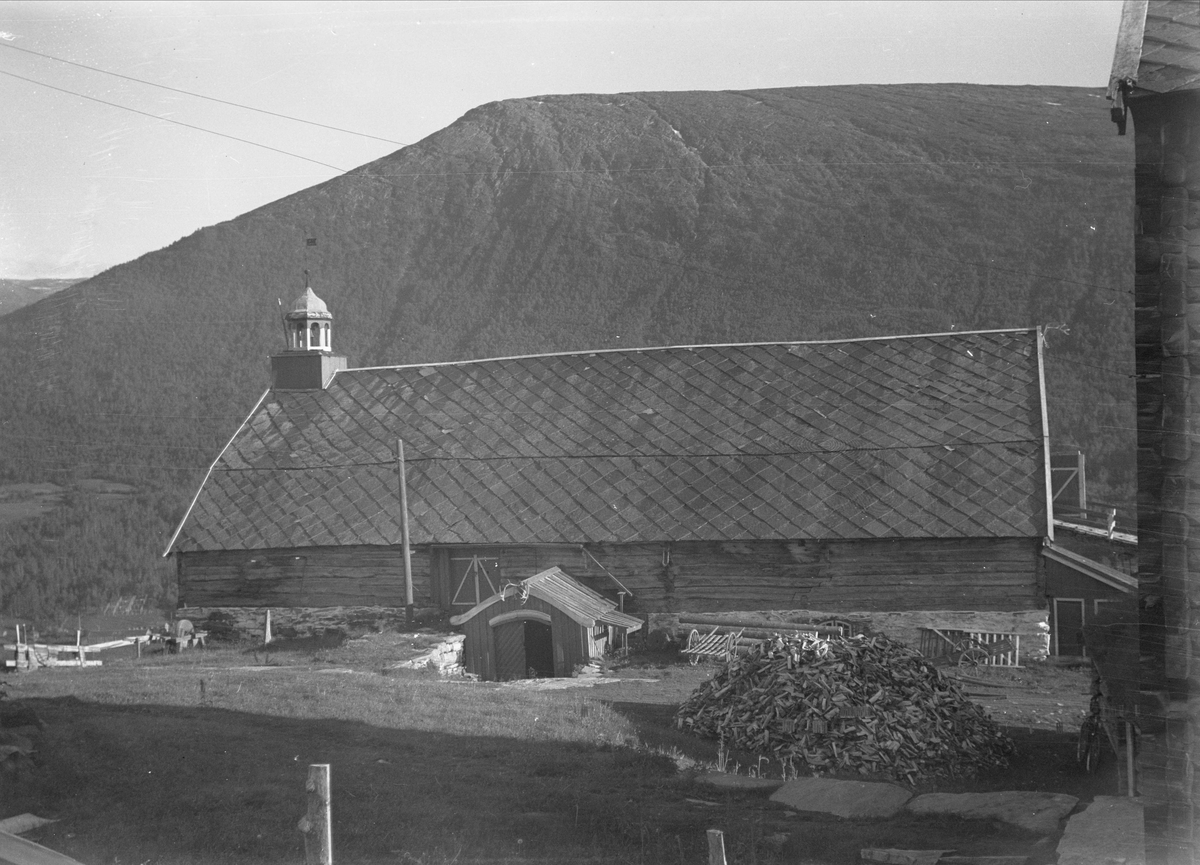 Driftsbygning fra 1840-årene, Gravaune, Lønset, Oppdal, Sør-Trøndelag. Fotografert 1939. Fra album. 