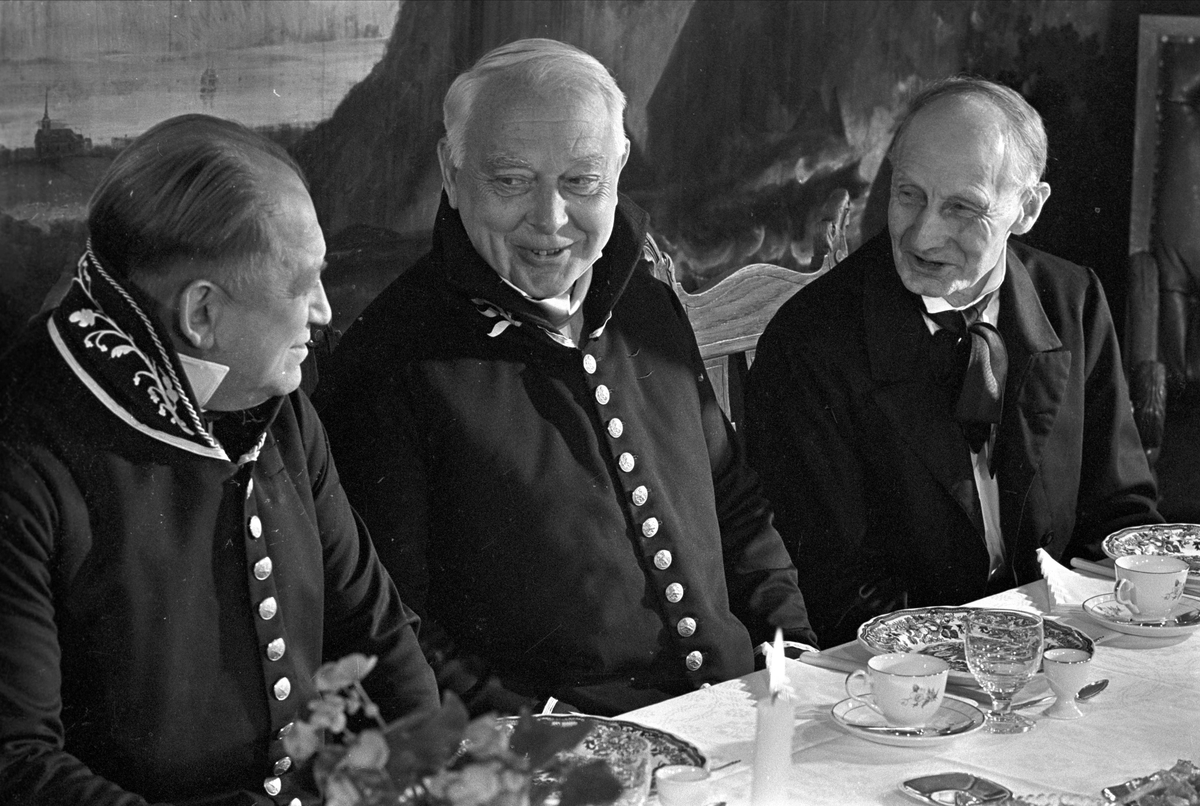 Serie. Innspiling av historisk film, Toten museum, Stenberg, Vestre Toten, Oppland. Fotografert 1962.