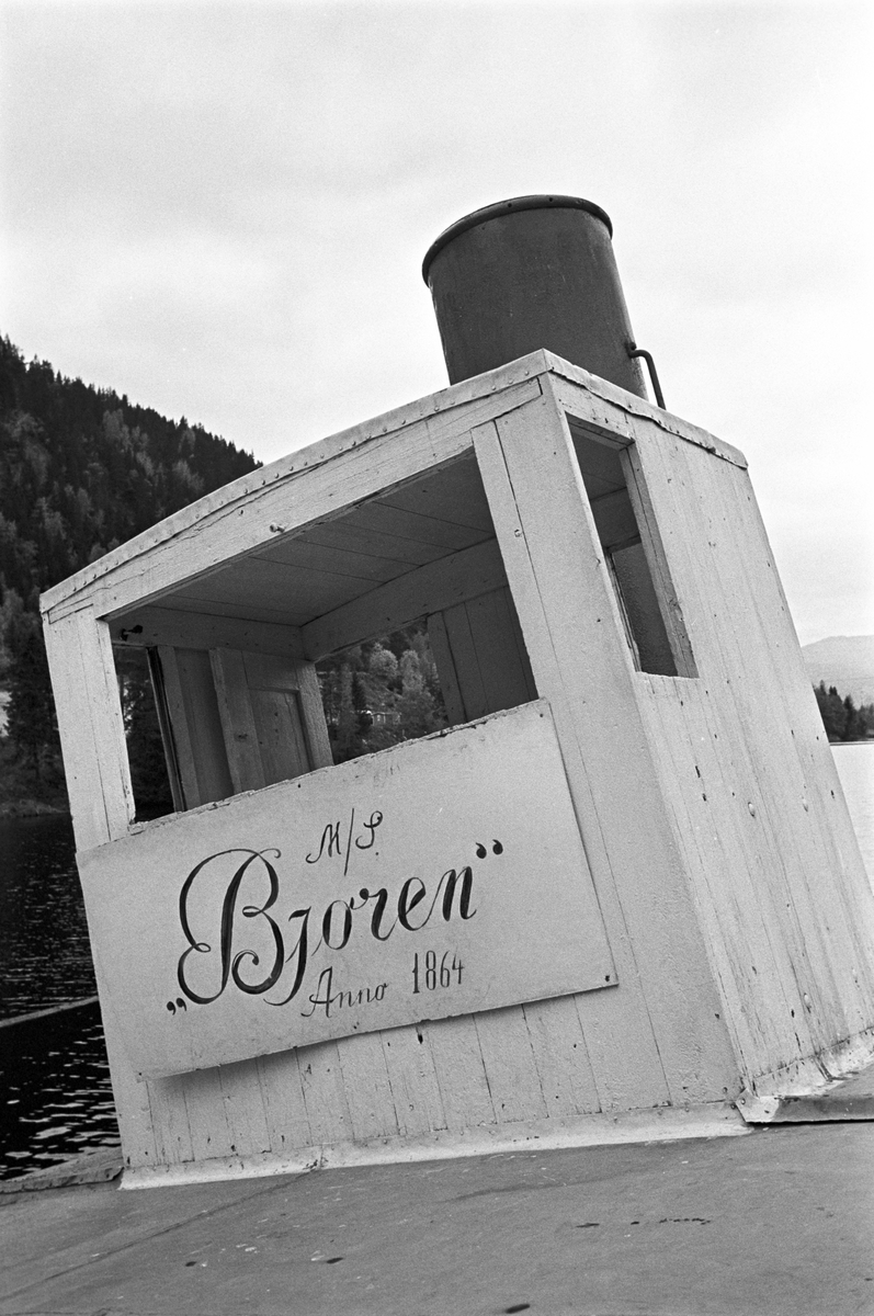 Serie. Båten M/S "Bjoren" på fjorden i Setersdal. Fotografert okt. 1966.