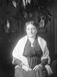 Portrett av Dikka Arentz. Fotografert januar 1924.