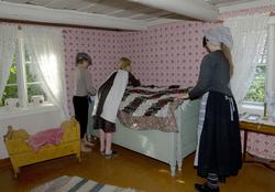 På historisk ferieskole får barn kjennskap til tradisjoner o